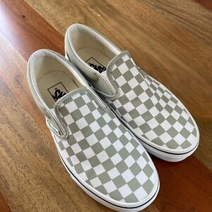 LIKE NEW Vans checkered desert sage green slip on shoes women’s us 7.5 men’s 6